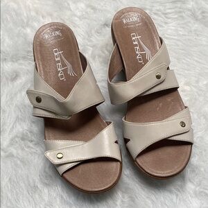 Dansko Sandler Women's light Beige Strap Sandals